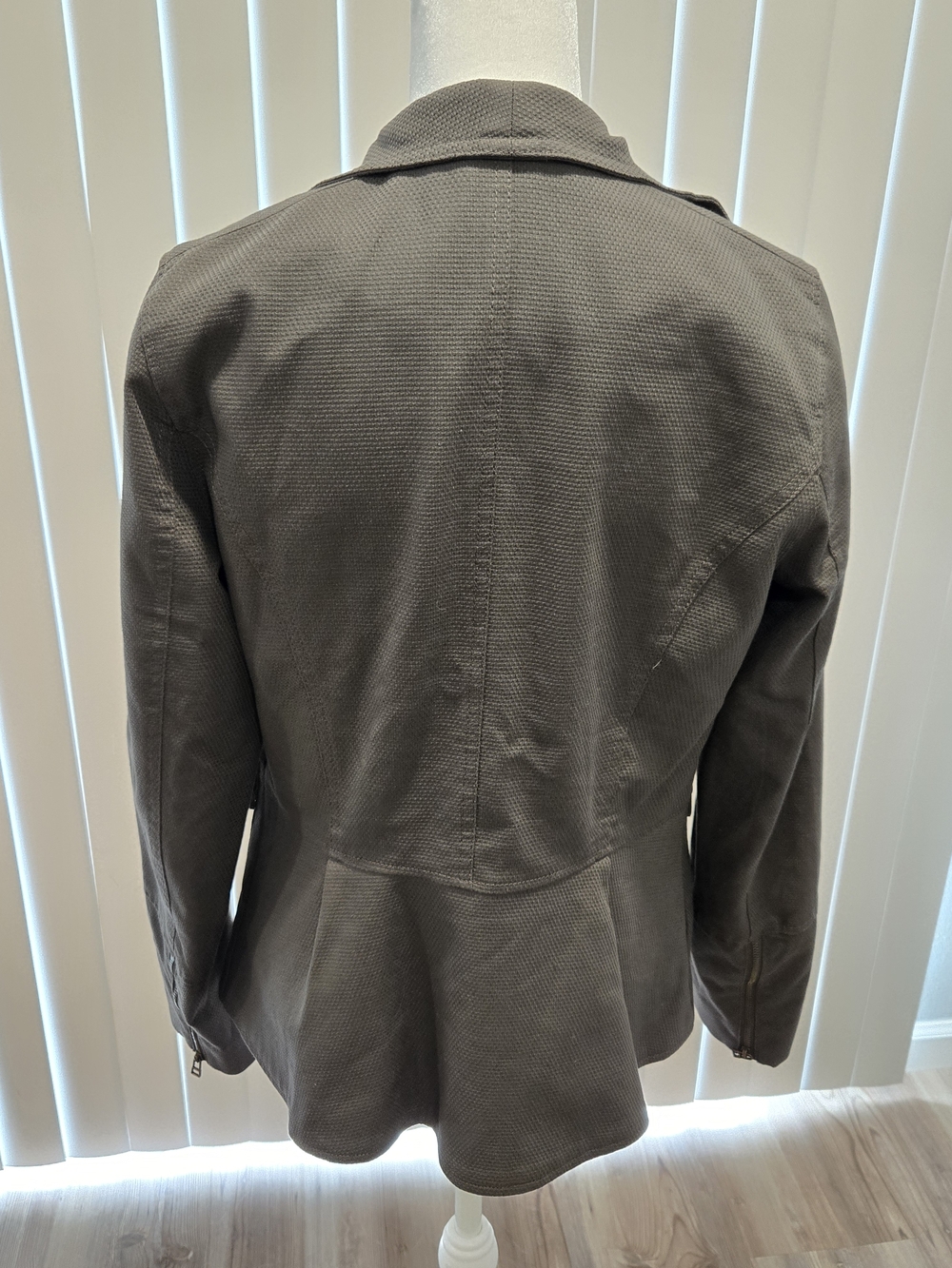 Banana Republic Women's Gray Pleated Jacket - Picture 3 of 3